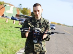 Dronowy zwrot w polskiej armii. W walce wykorzystamy nawet ptasie pióra?