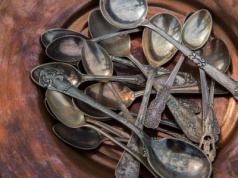 Gdzie wyrzucić stare sztućce? Czy noże trzeba wywozić do PSZOK-u? O tym nikt nie mówi