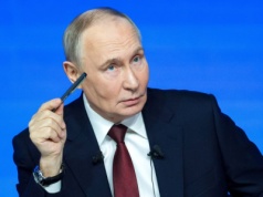 Kreml reaguje na słowa Macrona o dialogu z Putinem. Pieskow złożył deklarację