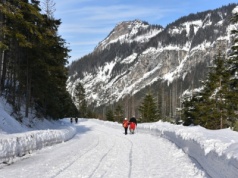 Proste zimowe szlaki w Tatrach. Idealne na wycieczkę nawet dla początkujących