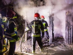Nieustanna walka z żywiołem w Stalowej Woli. Pożar hali trwa od piątku