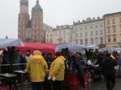 Niezwykła Wigilia na krakowskim Rynku. To największy świąteczny stół w Polsce