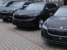 Setki nowych, nieoznakowanych radiowozów. Duży zakup mazowieckiej policji