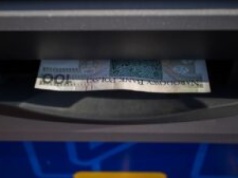 Chcesz wypłacić gotówkę? Bank nagle powie „STOP” – to pułapka na miliony Polaków