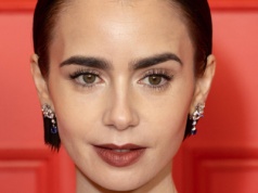 Dziennikarze policzyli, ile musiałaby zarabiać Emily w Paryżu