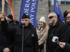 Władzę zdobywa się zdolnością budowania większości i struktur