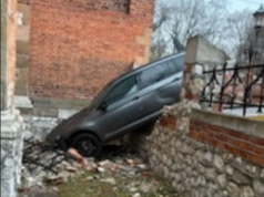 Obywatel Ukrainy staranował ogrodzenie kościoła w centrum Krakowa. Miał 1,7 promila