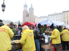 Wigilia dla potrzebujących na Rynku Głównym. Wydarzenie przyciągnęło tłumy