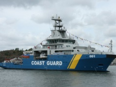 Szwedzkie służby na pokładzie rosyjskiego frachtowca. W tle unijne i amerykańskie sankcje