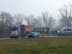 Zderzenie osobówek i ciężarówki