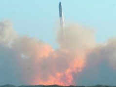 Byli w powietrzu, gdy wybuchła rakieta Muska. Na pokładzie setki pasażerów. "Lecicie dalej na własne ryzyko"