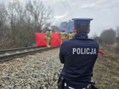 Tragedia na przejeździe kolejowym. Nie żyją dwie osoby