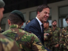 Szef NATO: „Młodzi ludzie będą gotowi chwycić za broń”