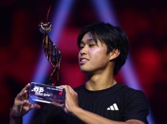 Był o seta od odpadnięcia w fazie grupowej. Skończył turniej zdobyciem tytułu