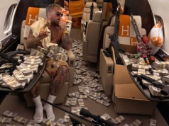 Ponad milion wyświetleń. Zobacz, co gwiazdor YouTube'a wysypał w samolocie