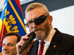 Zdelegalizować partię Brauna? To sądzą Polacy