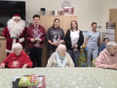 Młodzi dziennikarze z prezentami dla podopiecznych hospicjum "Aniołowo"