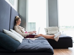 W 2026 r. będziemy krócej pracować? Rząd rusza z pilotażem. Cel: wolne piątki i dłuższe urlop