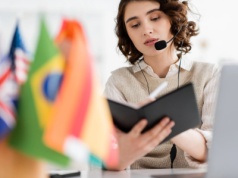 Czym różni się tłumaczenie notarialne od tłumaczenia przysięgłego w Polsce