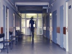 System nie upadnie, ale się sprywatyzuje. Senator Lewicy ostrzega pacjentów