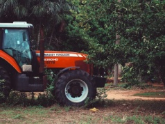 Jak poprawnie dobrać części do ciągnika – przewodnik po numerze seryjnym, modelu i kompatybilności