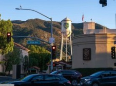 Trwa walka o zakup Warner Bros. Discovery. Miliarder wyłożył karty na stół