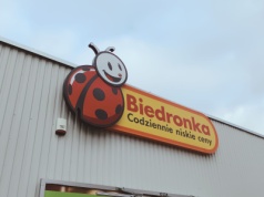 Biedronka zapowiada podwyżki. Tyle będzie można zarobić w popularnej sieci sklepów