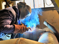 Od zera do certyfikatu - jak wygląda szkolenie spawalnicze?