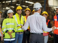 Odpowiedzialność lidera nie znika z dniem wolnym. "Pozwólmy im odwiesić pelerynę superbohatera"