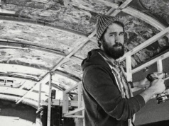 Mężczyzna zbudował niesamowity domek za 10 000 zł