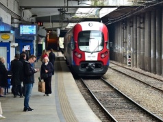 Warszawa. Czołowe zderzenie pociągów WKD, są utrudnienia w podróżowaniu