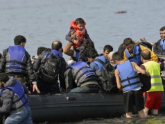 15 tys. migrantów dotarło w tym roku na Kretę. W Libii czekają w kolejkach