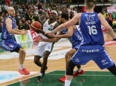 Anwil znowu nie dał rady. Pełne trybuny i show Lewisa