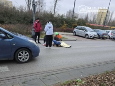 Seniorka potrącona na pasach na Bielanach trafiła do szpitala