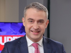 Święta w drodze? Minister radzi: miej mObywatela pod ręką