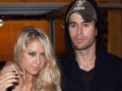 Anna Kournikova URODZIŁA! Enrique Iglesias został ojcem po raz CZWARTY i pokazał ZDJĘCIE dziecka (FOTO)