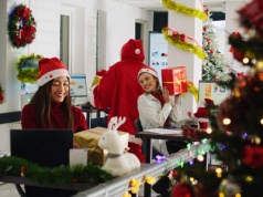 Święta offline. Te dane pokazują, jak Polacy teraz korzystają z telefonów