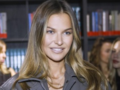 Anna Lewandowska zachwyca w czarnym "total looku". Spódnica z wiązaniem robi wrażenie