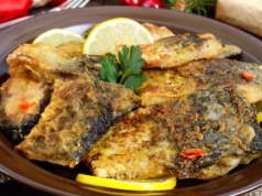 Co zrobić, gdy ość utknie w gardle? Porady lekarzy na święta