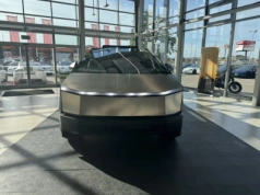 Cybertruck za 35 tys. USD? Ekspert przewiduje lawinowy spadek wartości kanciastego pickupa