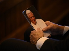 Abp Gänswein: homilie Benedykta XVI to szkoła życia i wiary