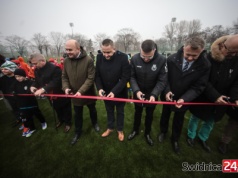 Młodzi piłkarze zagrali na oficjalne otwarcie zmodernizowanego boiska w Świdnicy
