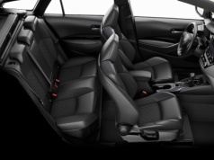 Pełny bak za 243 zł i ponad 1000 km zasięgu. Japońskie kombi za 109 900 poprawia nastrój przy tankowaniu