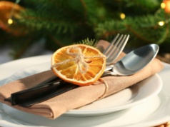 Nie nakrywaj stołu w ten sposób. Możesz ponieść poważne konsekwencje