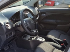 Od 2023 roku stoi w salonie, ma automat i cenę 65 900 zł. Dealer najwyraźniej nie wie, co z nim zrobić