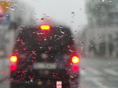 Patent na zaparowane szyby w samochodzie. Ten prosty trik może uchronić przed mandatem