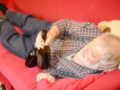 Rząd zwiększa świadczenia dla alkoholików. Kontrowersyjna podwyżka