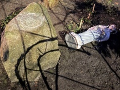 Groził księdzu, że go spali. Znieważył posąg Matki Bożej