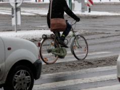 Ten prosty ruch może uratować życie. Mało kto stosuje Dutch Reach