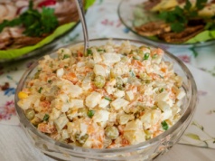 Sałatka ze świątecznego stołu to ryzyko. Po tym czasie lepiej nie próbować